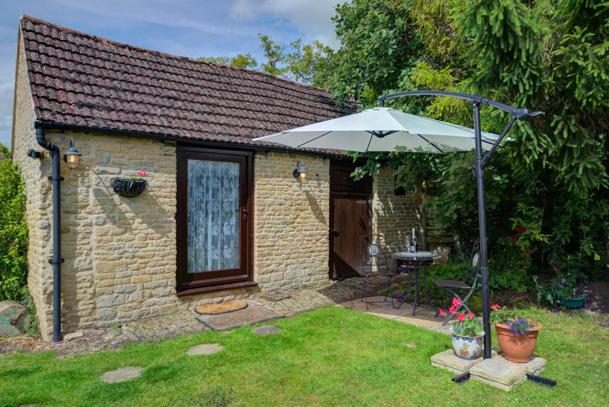 Work & Relax - Free Parking - 5 Mins To Stamford Apartment Ufford  Exterior photo